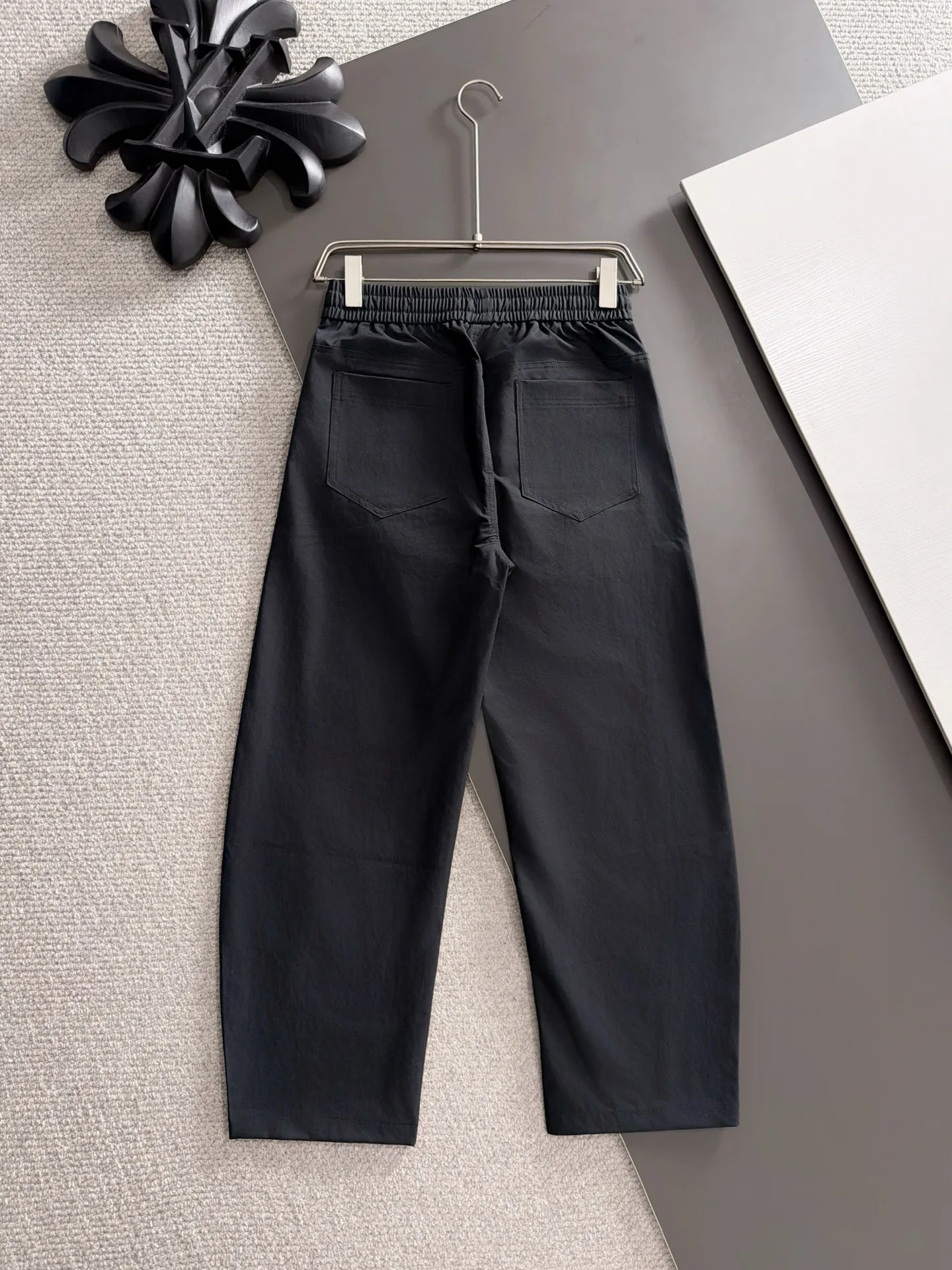 Next day shipment LP high quality Loro Piana 26ss autumn and winter new high-quality trousers Compare real-life details at will A perfect choice for autumn and winter. A must-have item. Sizes: M to 3XL (please state your height and weight when placing an order)